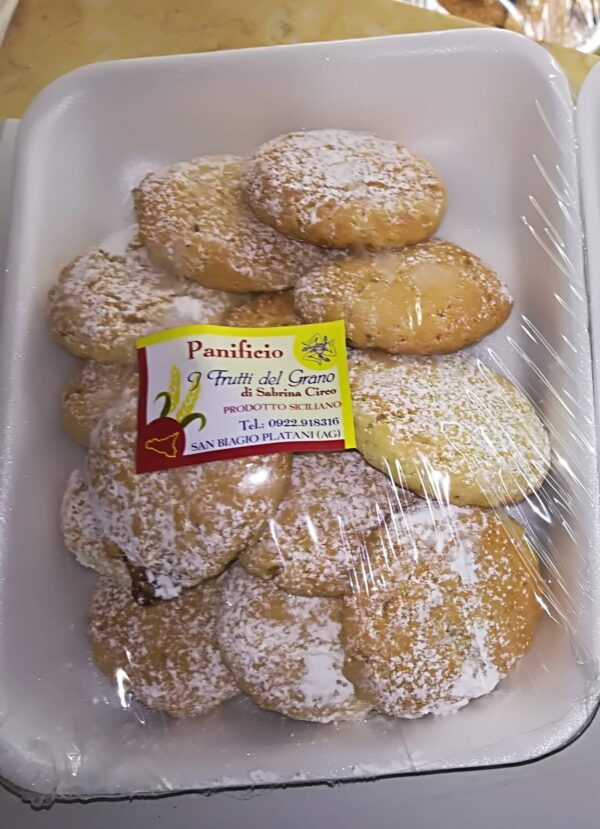 Biscotti ripieni di marmellata